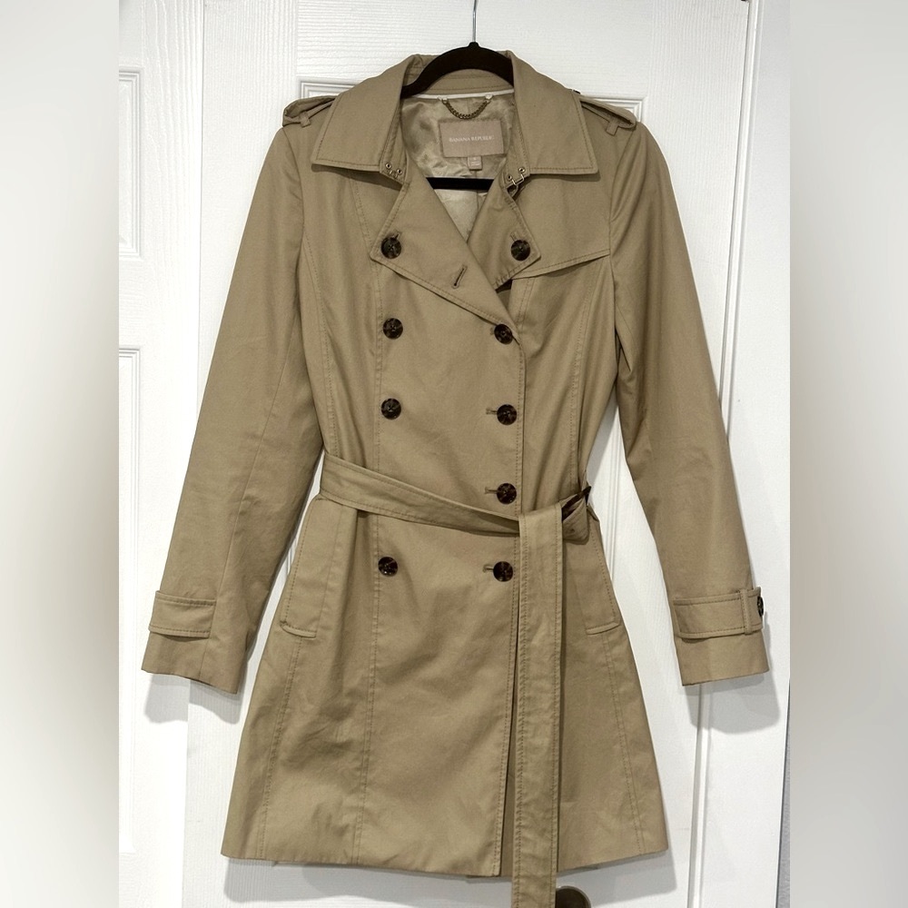 Gorgeous Barely Worn Banana Republic Trench Coat!